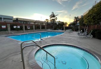 SeaView Pool HotTub W D Bikes Gated Community has rooms with a private hot tub