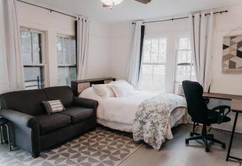 Charming Private Room on Jefferson St has Balcony rooms