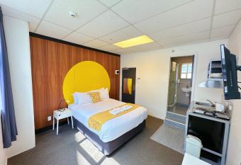 Wellington Hotel allows 18 year olds to book a room