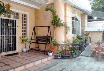 Chelsiefaye Guest House has Balcony rooms