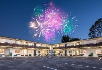 California Inn has Balcony rooms
