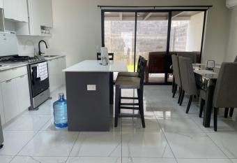 Casa privada vacacional San Miguel El Salvador. has Balcony rooms