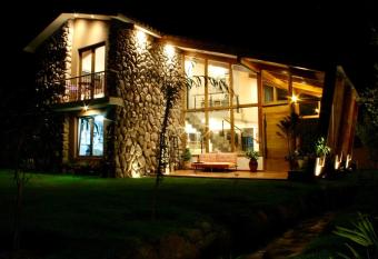 Casa de ensue  o en el Valle Sagrado allows 18 year olds to book a room