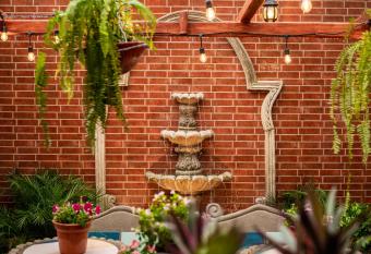 Hostal Victoria has Balcony rooms