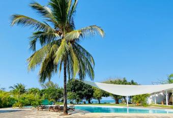 Hotel Sonrisa allows 18 year olds to book a room