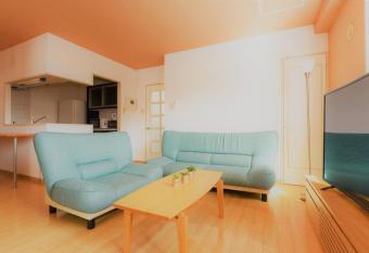    37            703 has rooms with a private hot tub