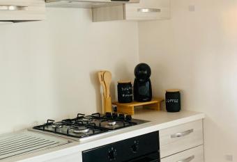 Casa vacanze al mare allows 18 year olds to book a room