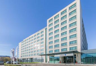 Radisson Blu Hotel Amsterdam Airport, Schiphol allows 18 year olds to book a room