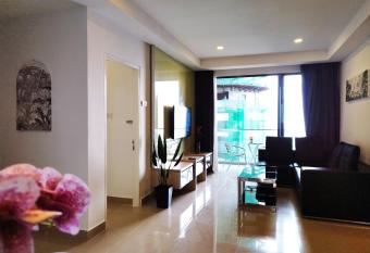 GentingTop BreezyColdSty2R2B8Pax AT GrdIonDelmn allows 18 year olds to book a room