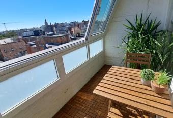 Penthouse centrum met binnen-   n buitenterras en gratis garagebox allows 18 year olds to book a room