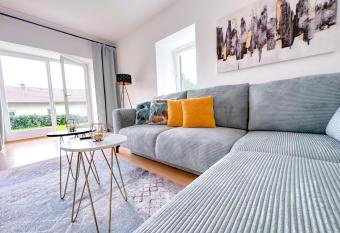 Idyllische Wohnung mit Garten! has Balcony rooms