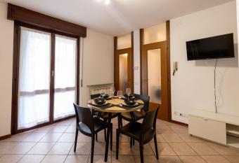 Appartamento Varese a pochi minuti da ospedale e centro has Balcony rooms