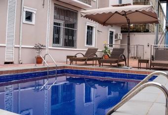 AIDAS LUXURY APARTMENTS OWERRI has Balcony rooms