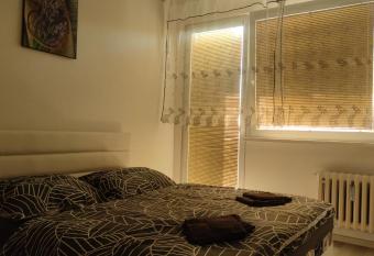 Apartm  n v tichej   asti bl  zko centra Levice has Balcony rooms