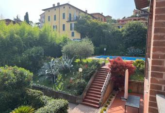 Appartamento con piscina has Balcony rooms