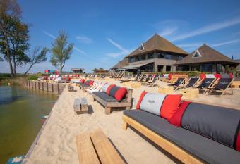 Lakeside Paradise Sport Hostel allows 18 year olds to book a room