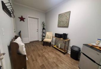 Beautiful Quiet Location allows 18 year olds to book a room