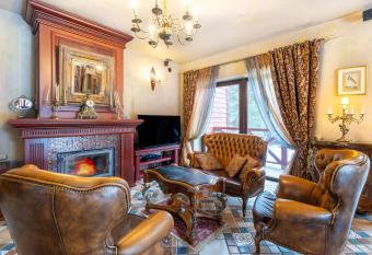 Villa Luxuria has Balcony rooms