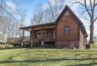 Peaceful Cabin Near Hocking Hill allows 18 year olds to book a room