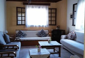 Gold Coast cottage house, ideal for families has Balcony rooms