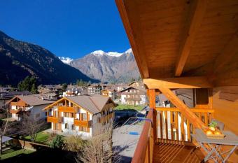 Lovely apt in Pinzolo Val Rendena 7 has Balcony rooms