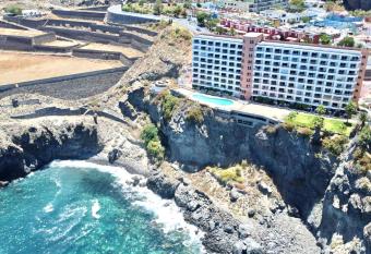 Studio with wonderful ocean view and free WiFi, in Icod de los Vinos allows 18 year olds to book a room