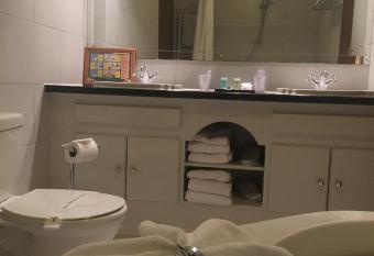 Sorrento Hotel & Restaurant has rooms with a private hot tub