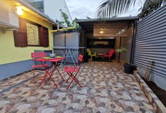 Studio avec grande terrasse allows 18 year olds to book a room