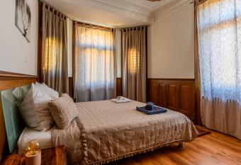 Wifi Netflix free parking Gruben Apartment allows 18 year olds to book a room