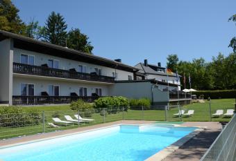 Pension Hoogerland has Balcony rooms
