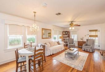 Ella's Vintage Cottage near Cajun field allows 18 year olds to book a room