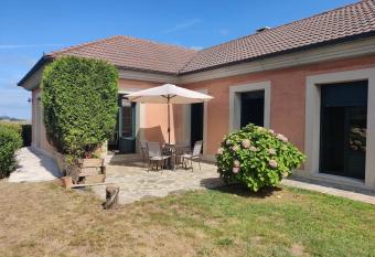 Casa entre Avil  s, Luanco y playas allows 18 year olds to book a room