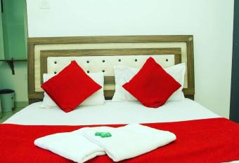 Hotel Strawberry Park Inn has rooms with a private hot tub