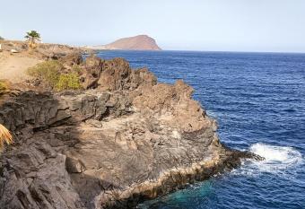 Gota de Mar allows 18 year olds to book a room