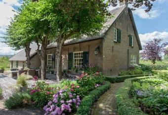 Filion s Place has Balcony rooms