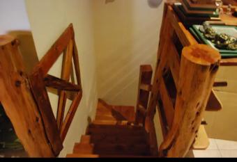 SHALOM has rooms with a private hot tub