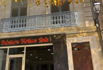 2- Charmant 3 pi  ces en plein c  ur de Beziers allows 18 year olds to book a room