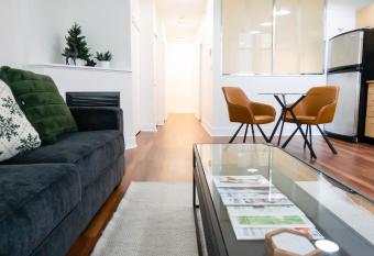 Cozy Apartment on Granville Strip Yaletown Area has Balcony rooms