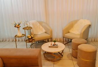 Ap Vit  ria lindo allows 18 year olds to book a room