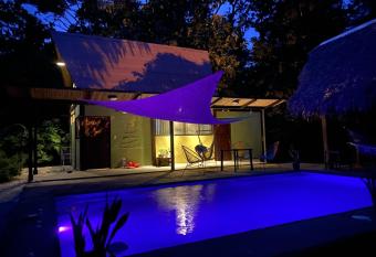 Las Plumas de Cabuya allows 18 year olds to book a room