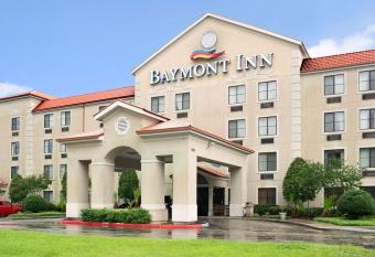 Comfort Inn Conroe allows 18 year olds to book a room