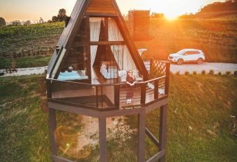 Cabana Lua Crescente allows 18 year olds to book a room