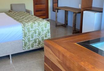 CHEZ TUP   SU  TES has rooms with a private hot tub