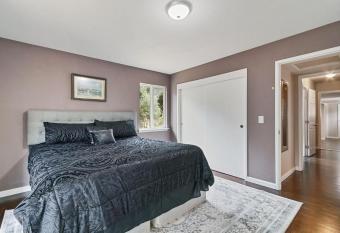 Serene 4 BR Unit in Lake Arthur has Balcony rooms