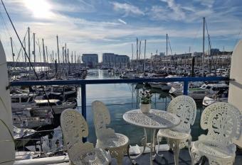 Sea Breeze in Brighton Marina with Free Parking has Balcony rooms