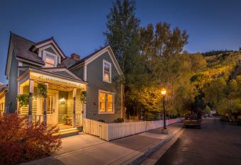 Dunton Town House Hotel has Balcony rooms