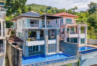 patong villa3                                        has rooms with a private hot tub
