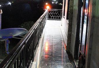 LAKEWOOD CITY has Balcony rooms