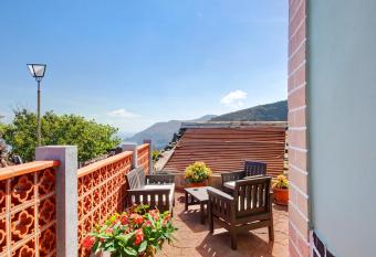 Casa Mirador El Topo has Balcony rooms