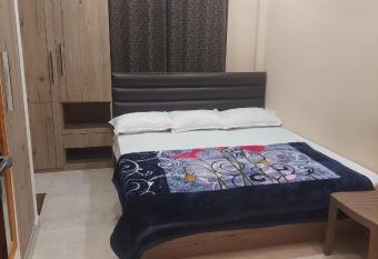 MAHABIR LODGE has Balcony rooms